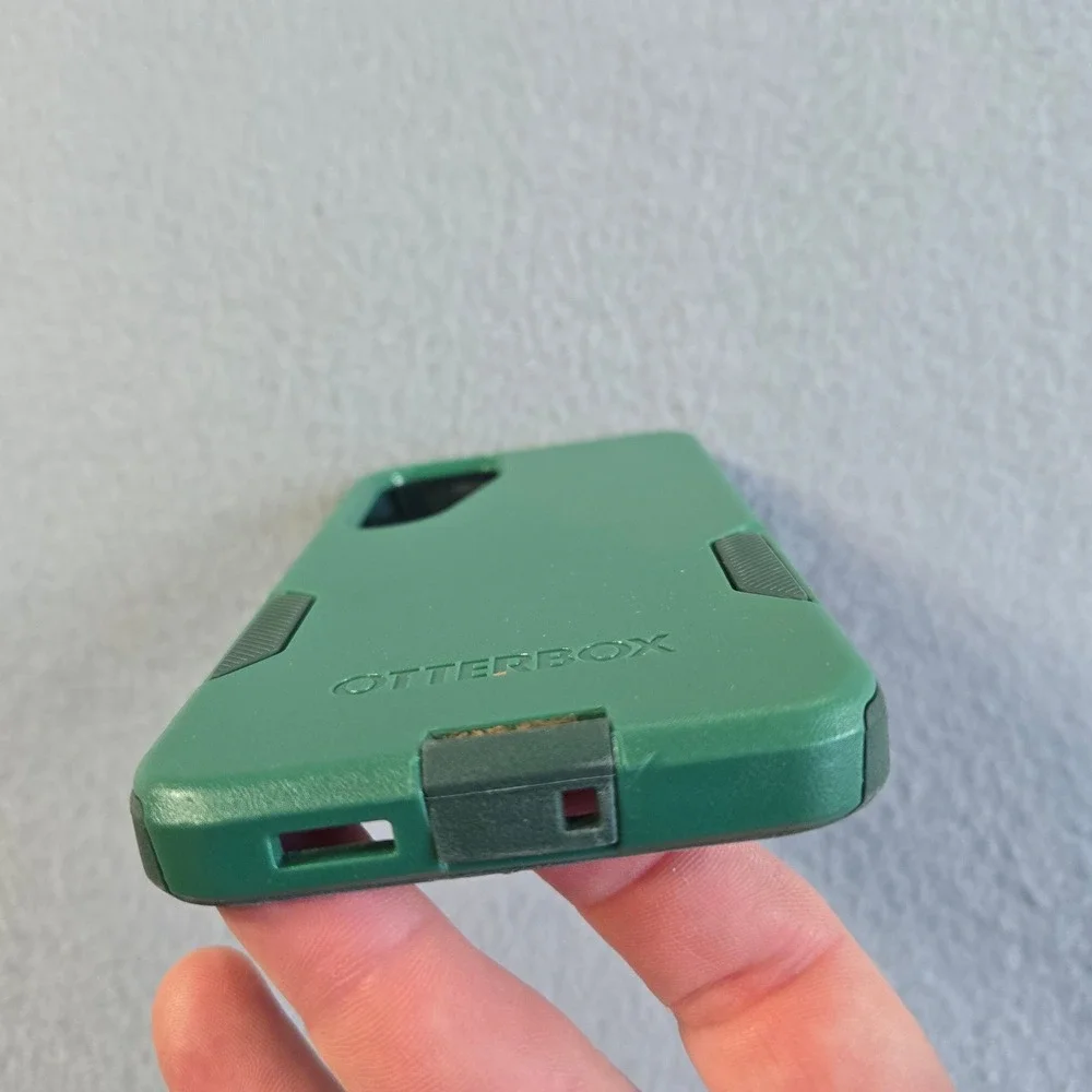 OtterBox Commuter Case Samsung Galaxy S24 Green Rugged Protection